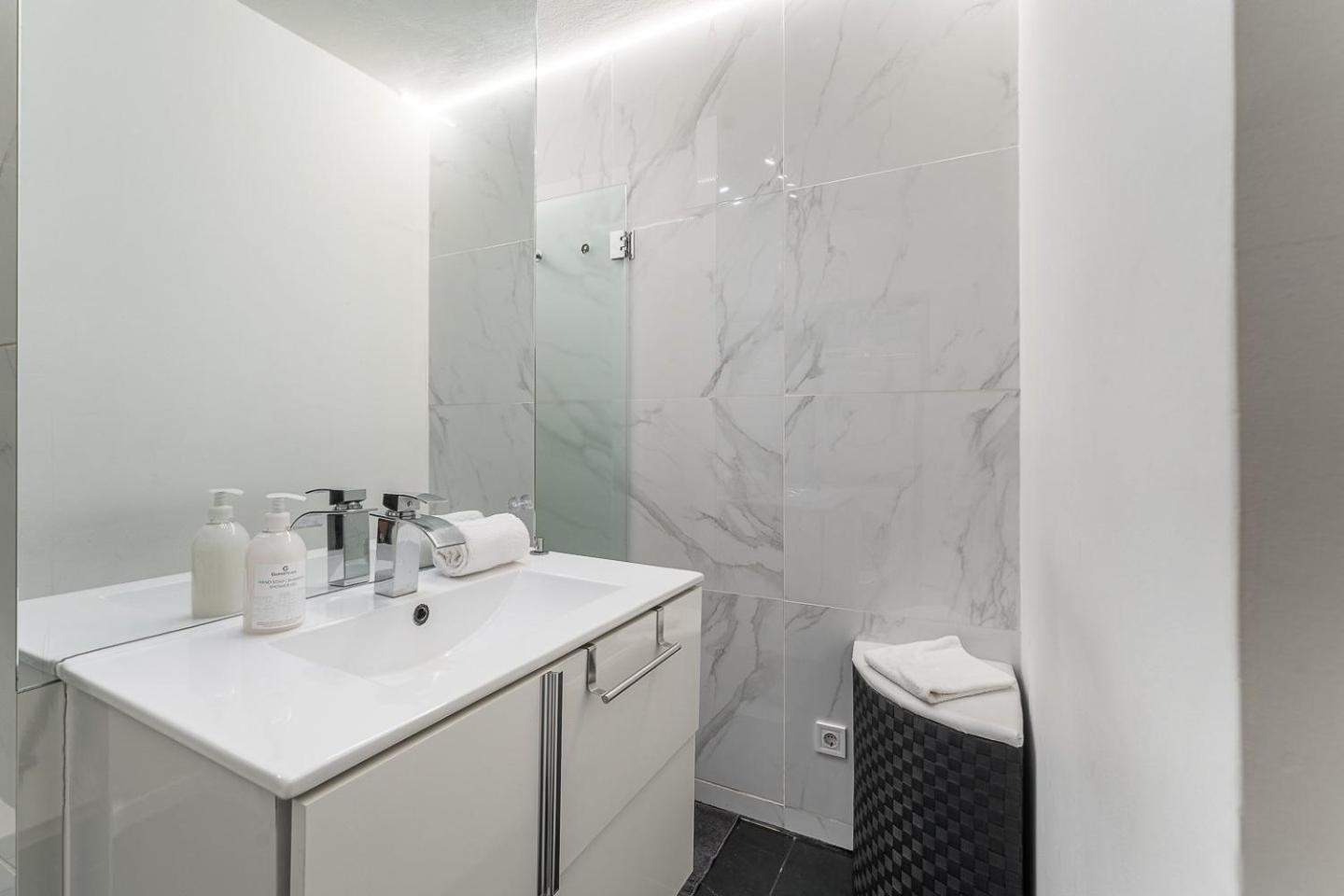 Guestready - Shades Of Blue With Balcony Apartman Porto Kültér fotó